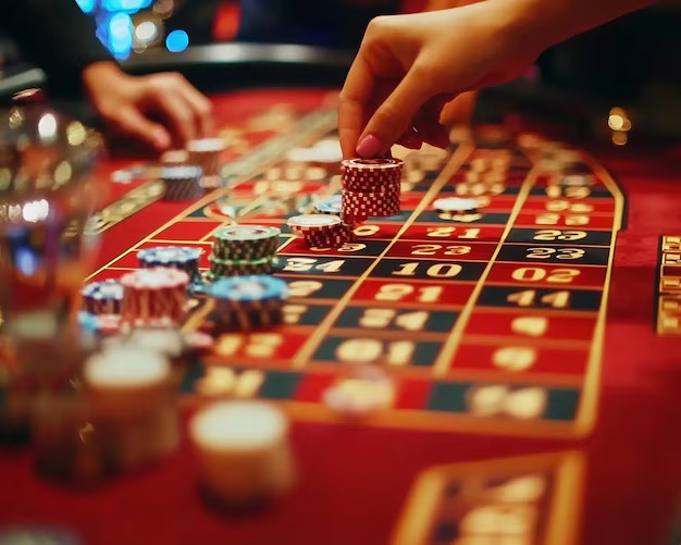 Lightning Baccarat live table showing multiplier display and real dealer